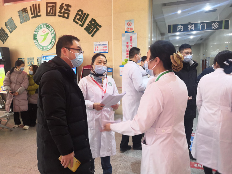 小组现场讨论1_副本.jpg